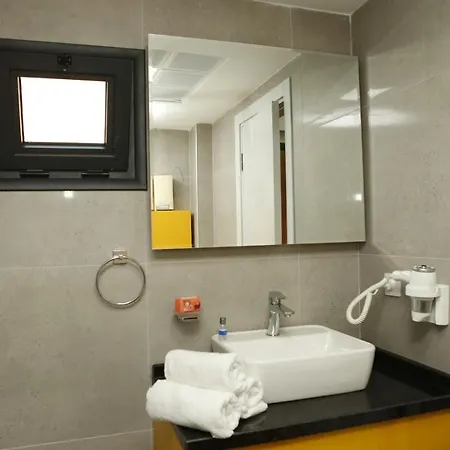 아파트 Comfortable And Modern With Balcony In Narlidere,